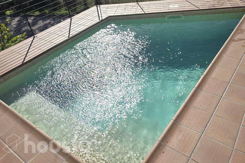 Foto 76bddc12-8b2c-445a-88d0-76db9198faec. Casa a carrer de valència . a Vallirana