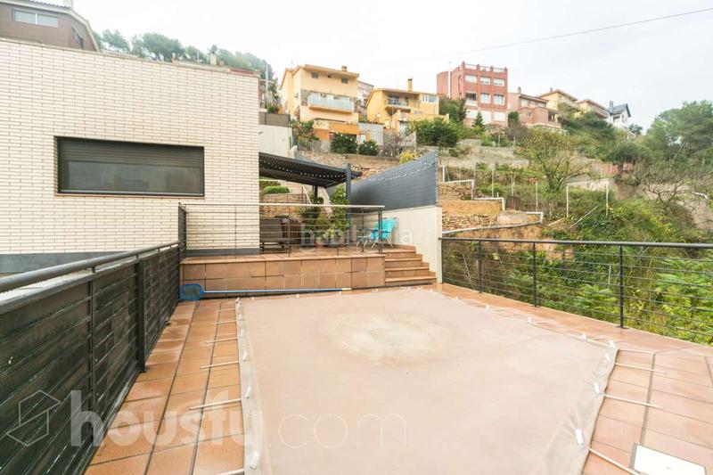 Foto b65715d8-ffec-4fc0-a7e5-3196cb4736d7. Casa a carrer de valència . a Vallirana