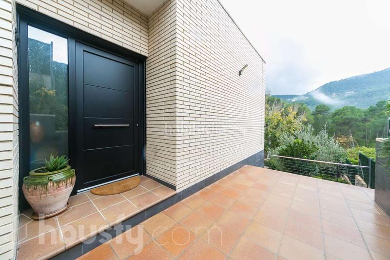 Foto b8ec298f-df79-45ae-a883-8e9659bd560d. Casa a carrer de valència . a Vallirana