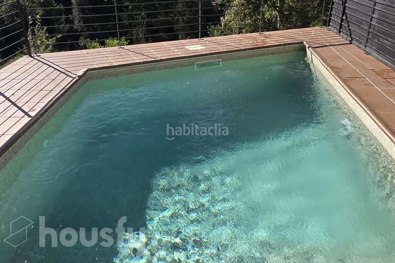 Foto bf4e2141-5fa1-477a-94f6-3185057adde8. Casa a carrer de valència . a Vallirana