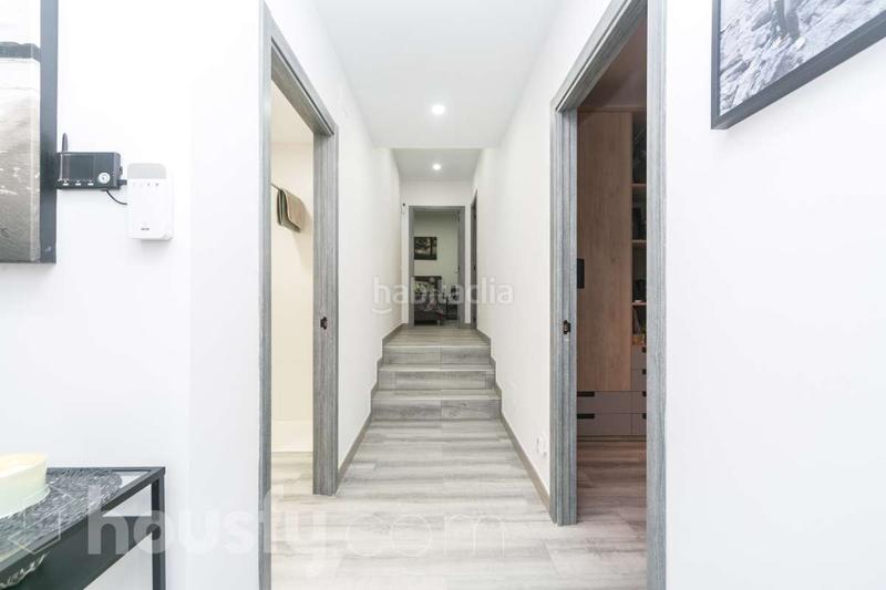 Foto f8bb9b6e-e22e-4512-845e-eeccedbc00f0. Casa a carrer de valència . a Vallirana