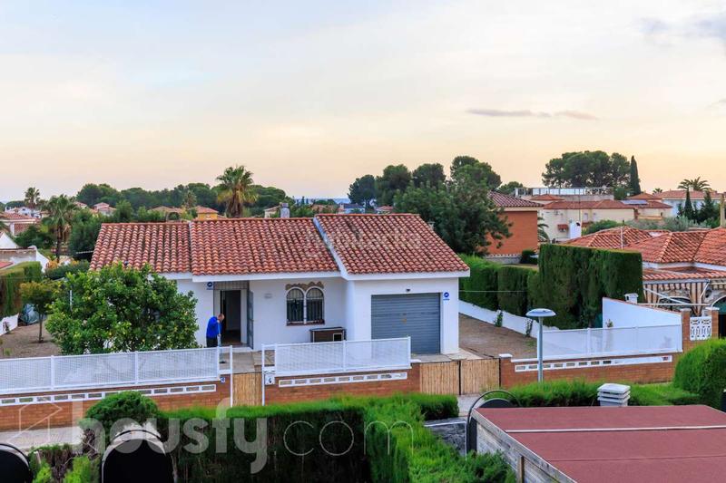 Foto 734eb599-9feb-44fe-9e2c-5ef04523aaa0. Casa en cl de les gardenies . en Platja de Mont-roig Mont-roig del Camp