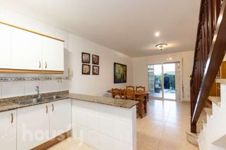 House in CL De les Gardenies .