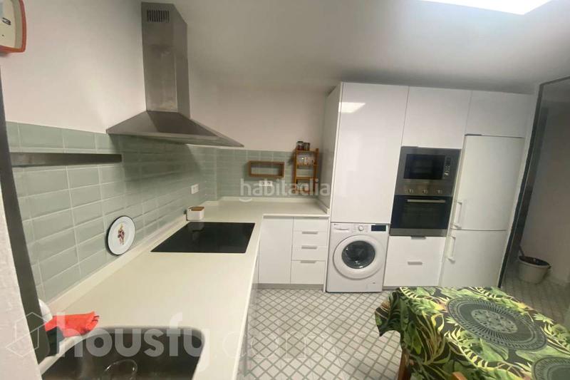 Foto 5045e1f3-fbe9-42b4-b85e-e29c51db88c0. Alquiler piso en calle monzón . en sector sur - la palmera - reina mercedes Sevilla