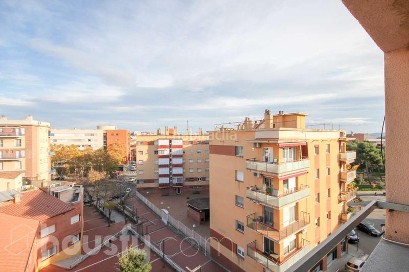 Foto a6ed4e3b-2943-49e8-a245-186e7ce278ca. Flat in cl madrazo de . in Can Rull Sabadell
