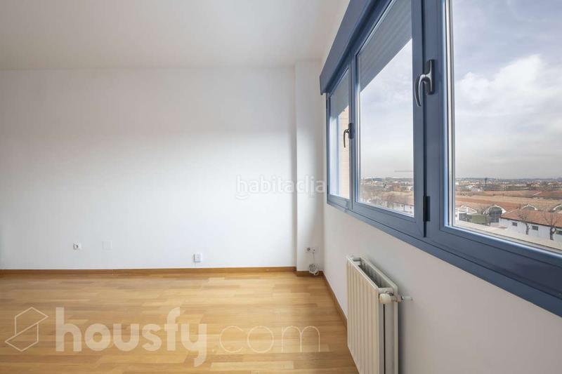 Foto 00772760-8540-48f4-92d6-e03ca99a11f1. Rent flat with heating pool in Simancas Madrid