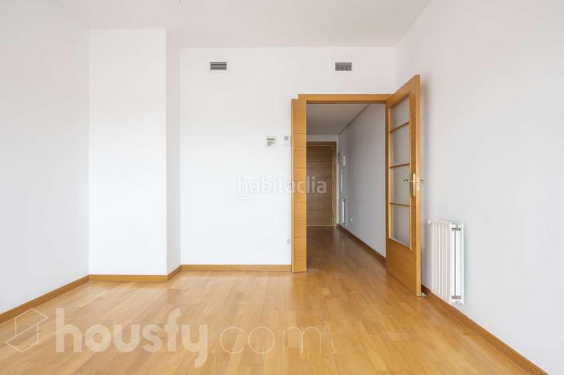 Foto b14fa0c7-98e9-4989-8190-f9aecc6fb80c. Rent flat with heating pool in Simancas Madrid