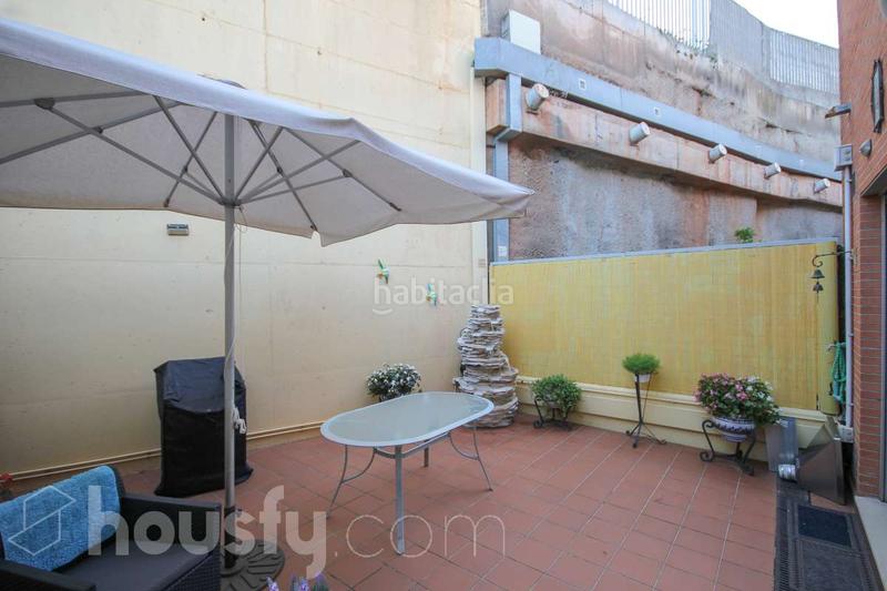 Foto 4b9cf24e-860a-4285-87aa-1782fd3f24c8. Casa pareada en cl pere rovira . en Sant Andreu de la Barca