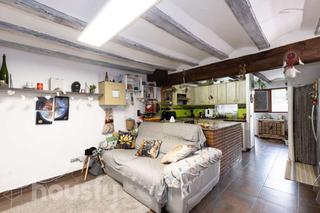 Maison  C/ jacint verdaguer - (raval de crist) .