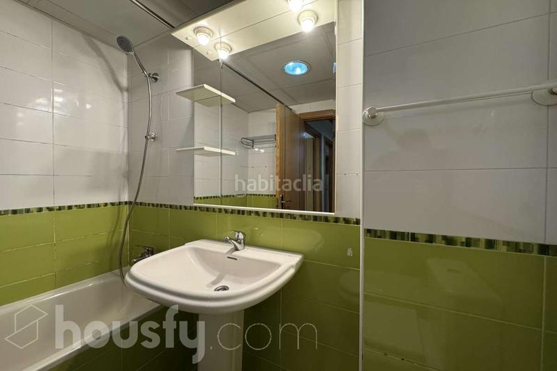 Foto 2c59954a-b1ec-4f33-8507-8c0d2639eeac. Rent flat in calle enrique velasco . in Numancia Madrid