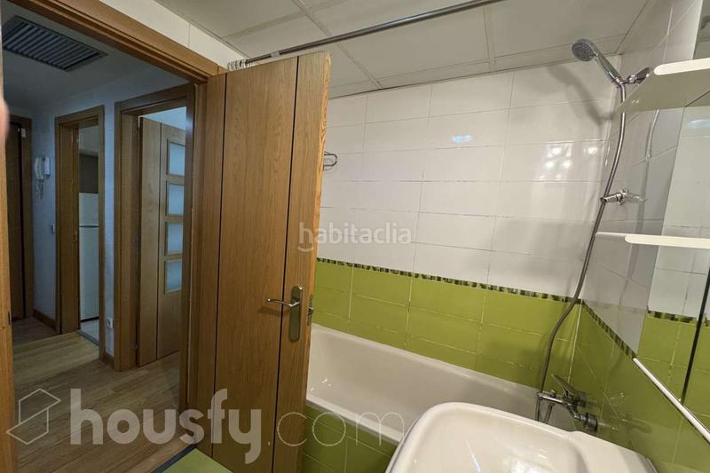 Foto a02f6b8d-b827-4c30-a9af-981dc1205b95. Rent flat in calle enrique velasco . in Numancia Madrid