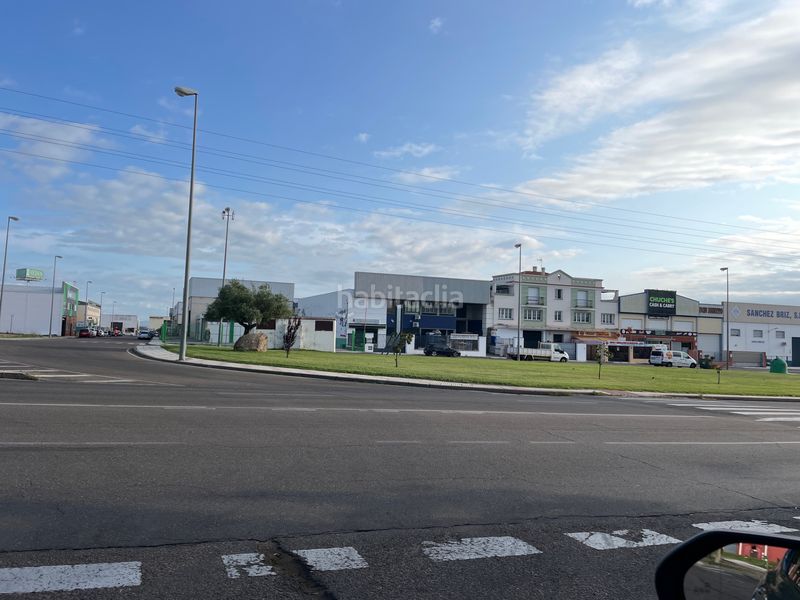 Foto 48fda86c-b5a3-4a01-8ff8-fa295637b7f1. Local comercial a calle leonardo da vinci 16 a Don Benito