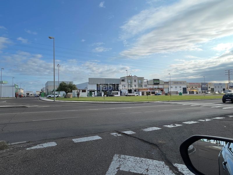 Foto 649d1b0e-e04c-44a2-a129-92ae9ec1645f. Local comercial a calle leonardo da vinci 16 a Don Benito