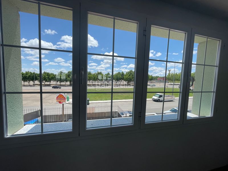 Foto a621e4bd-f32b-48a2-9b45-afe7a8017251. Local comercial a calle leonardo da vinci 16 a Don Benito