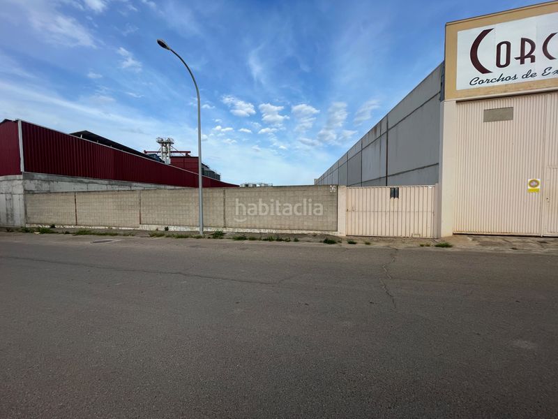 Foto b9469fde-c3f4-4d38-bfc8-844fe75ea59e. Area edificabile industriale in calle trise 4 in Arroyo de San Serván