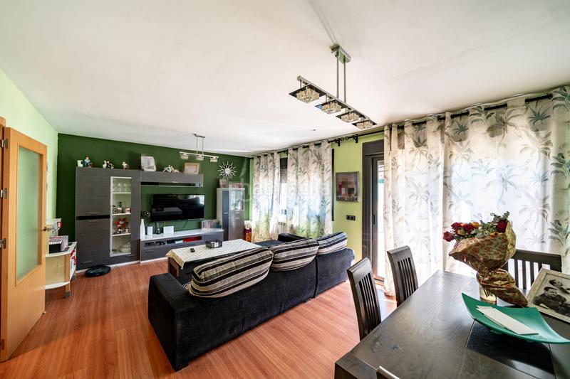 Foto b2c433d2-dd7a-4498-a9de-50cd782b370b. Maison jumelée dans calle mar de ontígola 16 dans Villalbilla pueblo Villalbilla