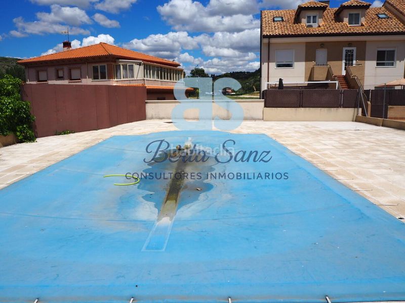 Foto c70f7ef5-7c1a-4b1c-aa84-cec4b737a5cd. Dúplex amb calefacció piscina a Villalbilla pueblo Villalbilla