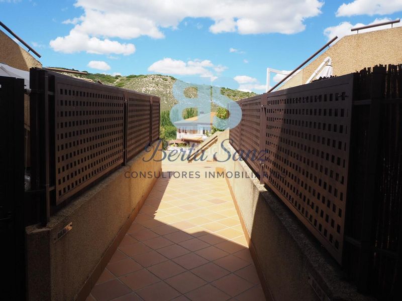 Foto f487fe8a-2cbf-4327-a436-f75ba292c9b9. Dúplex amb calefacció piscina a Villalbilla pueblo Villalbilla