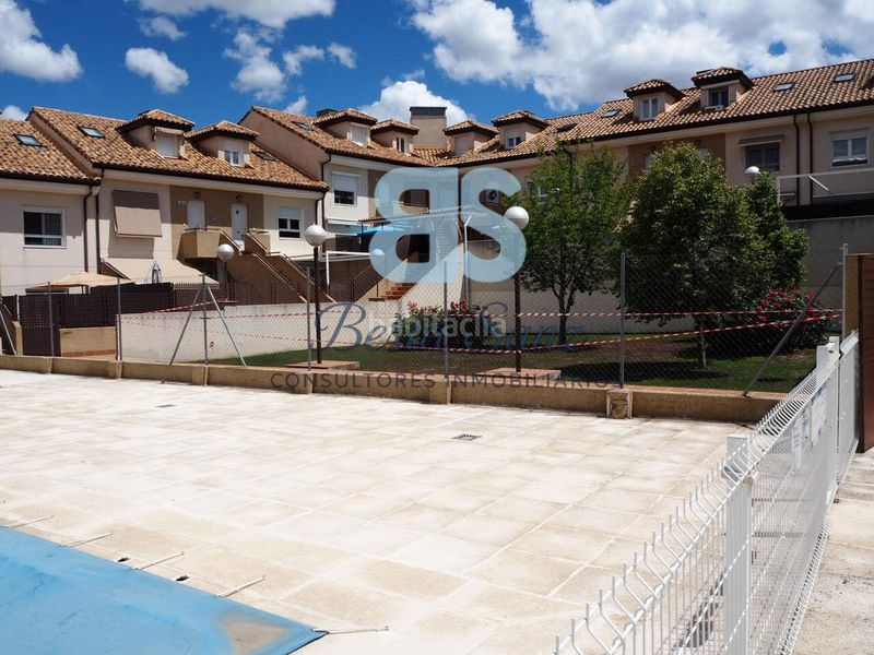 Foto f7767f9d-cb7c-4246-bd7b-74c6a4ec9914. Dúplex amb calefacció piscina a Villalbilla pueblo Villalbilla
