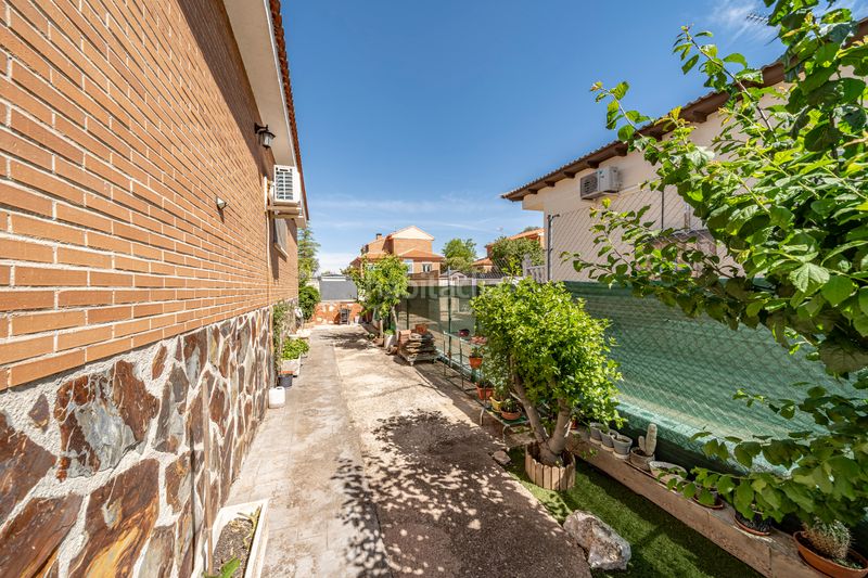 Foto 0e0a3f97-5e7b-4c2e-89f2-4acfa1c05c1a. Chalet  independiente con piscina en Chiloeches