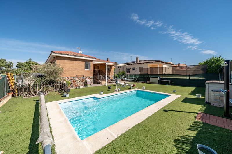 Foto 220fc51f-46a4-4ca4-9376-8c8dcac45447. Chalet  independiente con piscina en Chiloeches