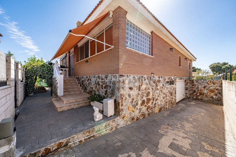 Foto 28c161a2-de7d-412b-adba-8dd2b997148c. Chalet  independiente con piscina en Chiloeches