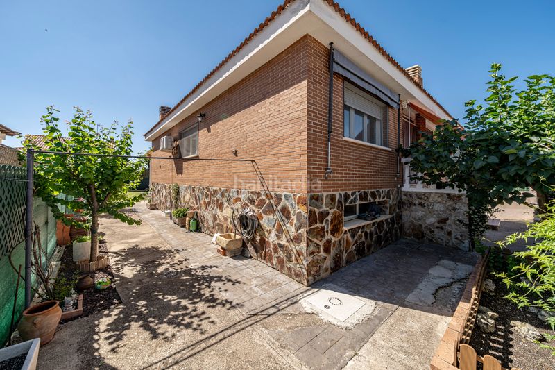 Foto c30e60ab-57dd-4747-a2d6-6849f9cdbab8. Chalet  independiente con piscina en Chiloeches