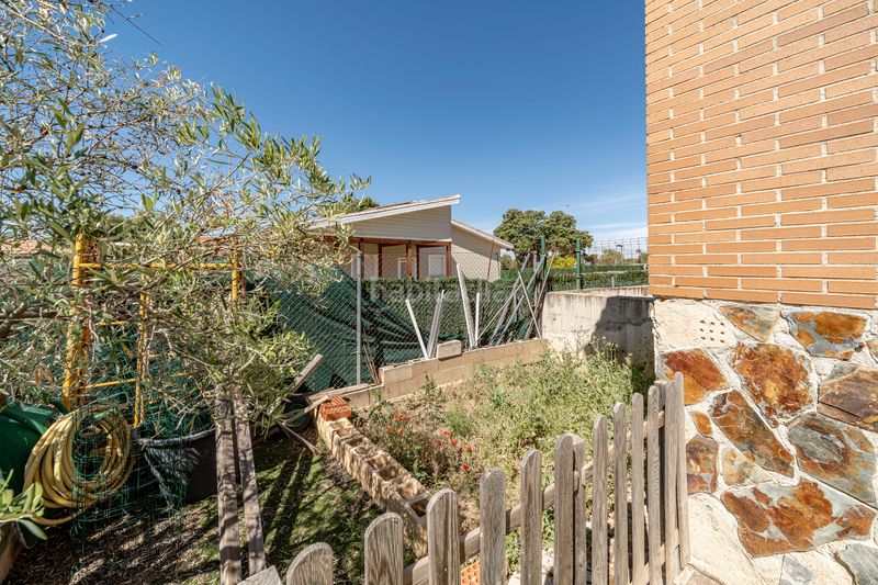 Foto f6fadb91-f340-4a0d-b4e3-0ec36bc3c1e0. Chalet  independiente con piscina en Chiloeches