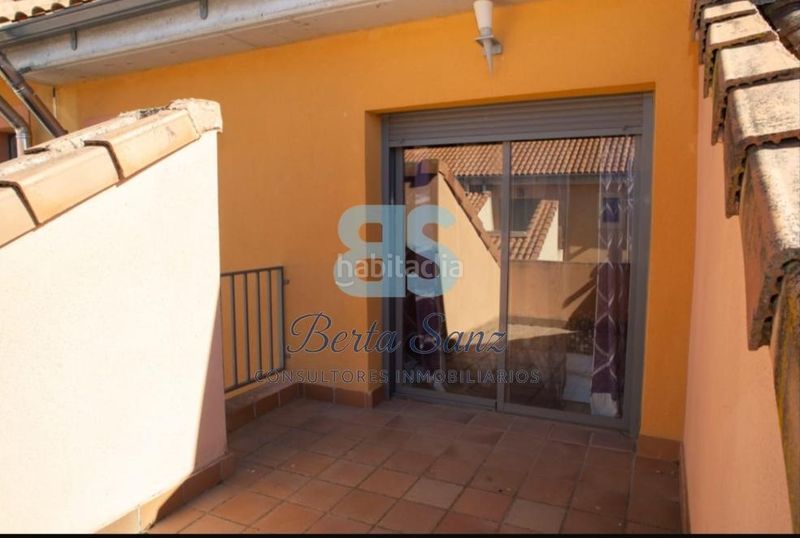 Foto 0690f006-be02-47d9-88e1-893e021dc2a8. Casa adossada amb calefacció aparcament a Pioz