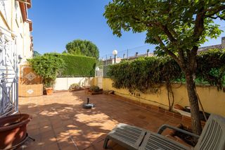 Casa aparellada a Ogíjares. Estupenda vivienda en loma linda, con vistas panorámicas y zonas