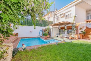Semi detached house in Chauchina. Amplia vivienda en chauchina con piscina!!