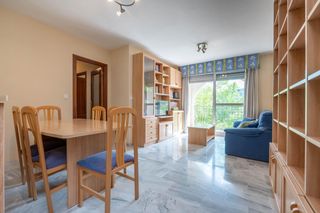 Flat in Parque Nueva Granada. Piso de 3 dormitorios y 2 baños con piscina, garaje y terraza co