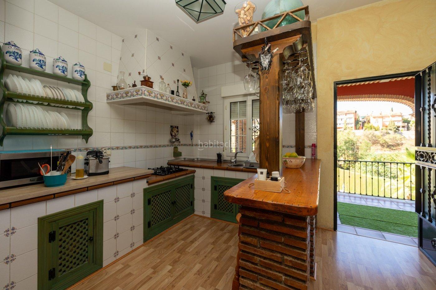Impresionante villa de cuatro plantas en Urbanizacin los Cerezo Gjar