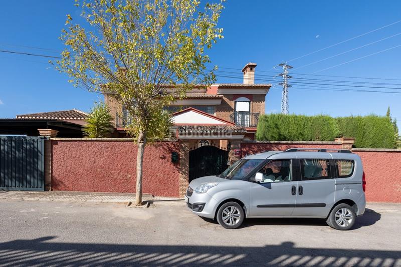 Foto 49c2a6a8-acaa-45b6-8857-081e1ae338e7. Chalet impresionante villa de cuatro plantas en urbanización los cerezos de gojar!! en Gójar