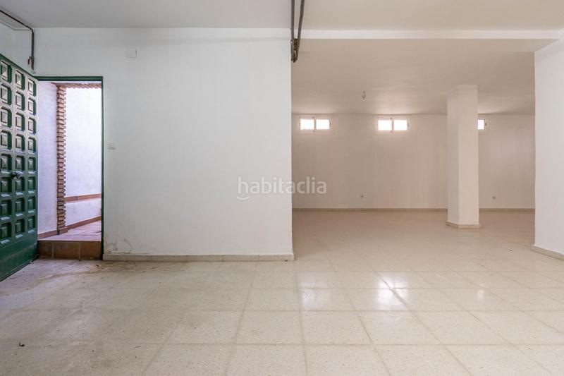 Foto 8b57db72-1e84-484b-8ce5-596d14328880. Chalet  de 505 m2 construidos con piscina y jardines. 5 dormitorios, 3 baños y un aseo. sótano 162 m2 en Santa Fe