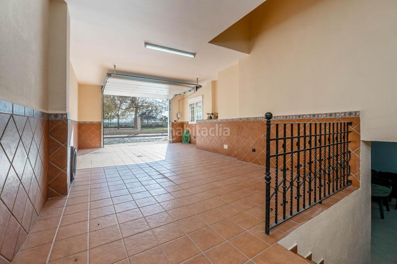 Foto af1a6330-6317-4b7d-b180-a2f099da1b21. Chalet  de 505 m2 construidos con piscina y jardines. 5 dormitorios, 3 baños y un aseo. sótano 162 m2 en Santa Fe
