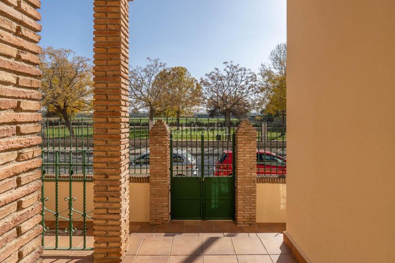 Foto c87a91ac-9eba-45f6-9426-df8677f62f55. Chalet  de 505 m2 construidos con piscina y jardines. 5 dormitorios, 3 baños y un aseo. sótano 162 m2 en Santa Fe