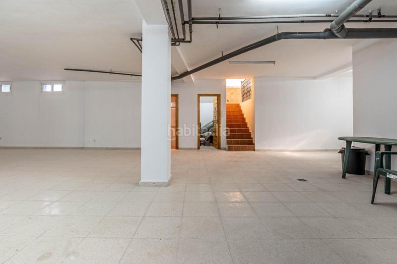 Foto ffea1abc-0ed8-46b1-98e9-22759c70a719. Chalet  de 505 m2 construidos con piscina y jardines. 5 dormitorios, 3 baños y un aseo. sótano 162 m2 en Santa Fe
