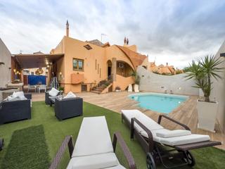 Maison à Calle la rioja 15. Chalet pareado en las gabias. para entrar a vivir.