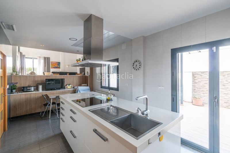 Foto 1f4c6b64-a07b-4e01-b441-ebd8b8753ad7. Xalet amb aparcament piscina a Polideportivo Alhendín