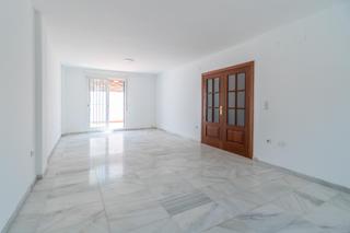 Casa a Calle pintor diego canca 2. Adosado en esquina en venta en churriana de la vega