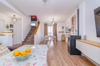 Maison jumelée à Purchil. Chalet adosado de estilo moderno en la entrada de vegas del geni