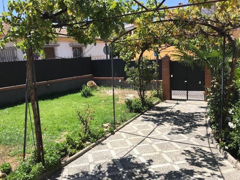Foto 8566c52e-88c0-4f46-b574-2f18baf665dd. Chalet magnífico chalet en pleno centro de la zubia!!! como gran casa o para la construcción de viviendas!! en Zubia (La)