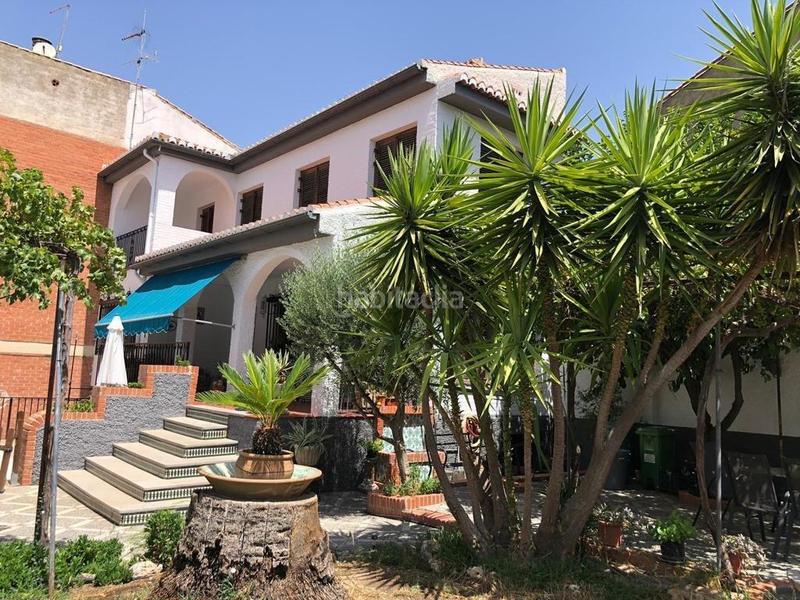 Foto 879863d0-1e6c-43cb-b76f-2fd6ee8f6924. Chalet magnífico chalet en pleno centro de la zubia!!! como gran casa o para la construcción de viviendas!! en Zubia (La)