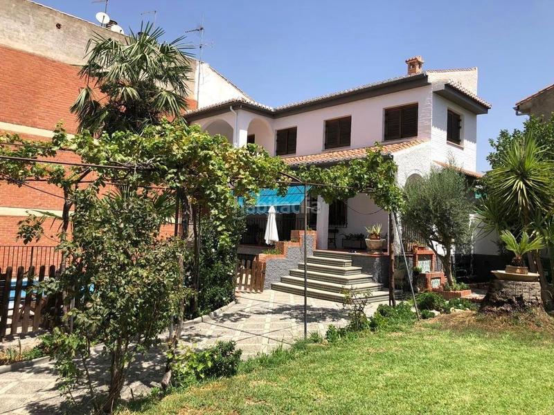 Foto cd7d4548-a9e5-4482-9414-67ab196c4303. Chalet magnífico chalet en pleno centro de la zubia!!! como gran casa o para la construcción de viviendas!! en Zubia (La)