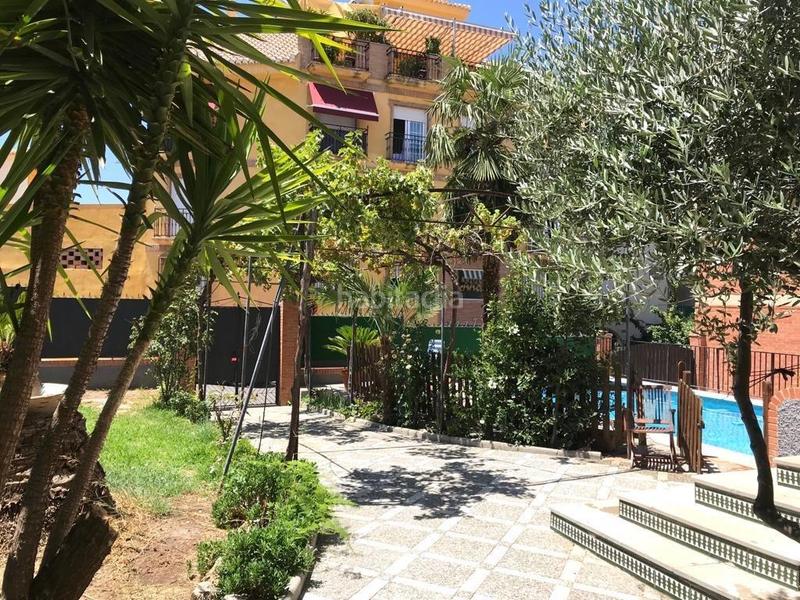 Foto d18144ac-4d38-42a2-a207-ded4a02b4363. Chalet magnífico chalet en pleno centro de la zubia!!! como gran casa o para la construcción de viviendas!! en Zubia (La)