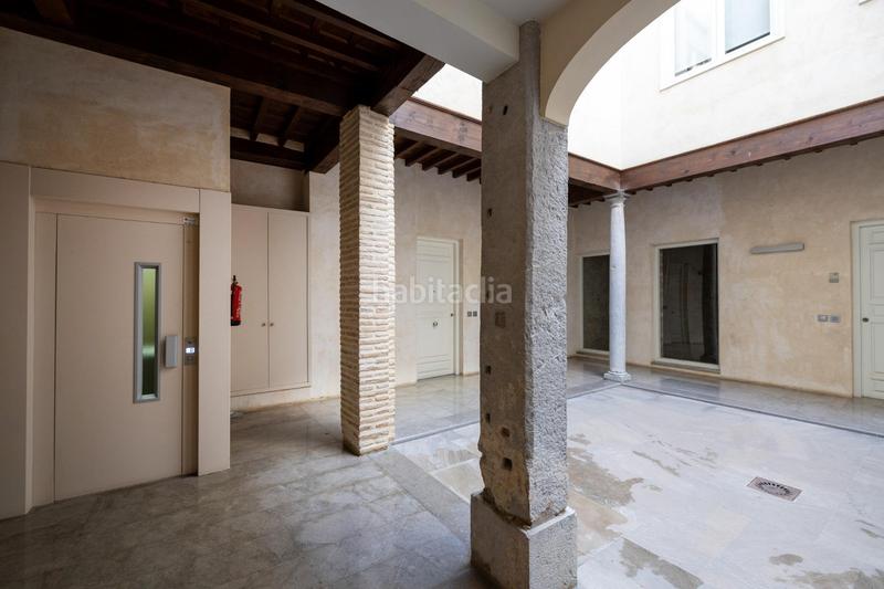 Foto ce06d88b-70b5-4a9b-b6e2-3d3cc10b7e97. Dúplex impresionante piso en dos alturas en el corazón en Granada