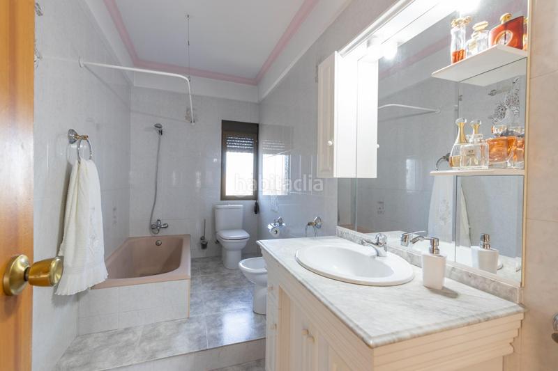 Foto d0f9f5a2-437f-4f4c-8980-becd316b9540. Maison avec chauffage parking piscine dans Bobadilla Granada