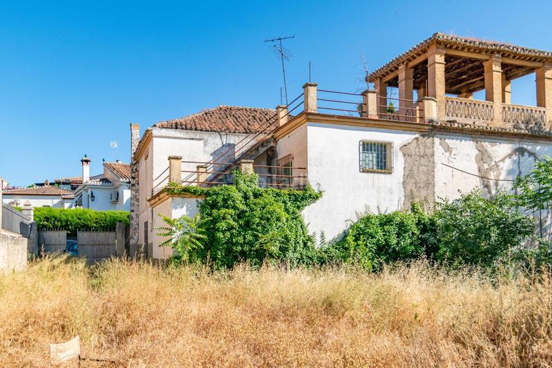 Foto c8d42527-f22a-4e38-98e0-5784281ce9fa. Terreno residencial magnifico solar en el centro de la zubia!!! en Zubia (La)