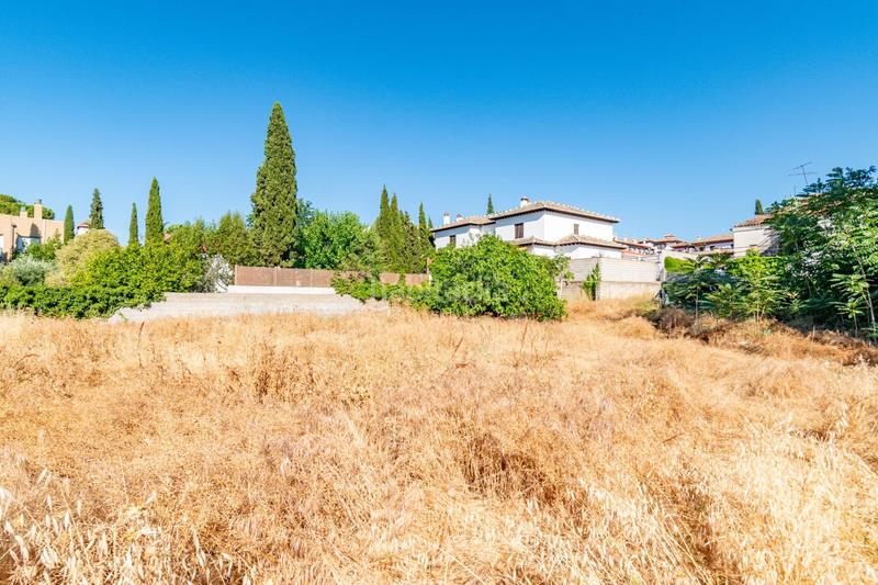 Foto fec6f93b-6749-4736-af2d-d2b2836d9f88. Terreno residencial magnifico solar en el centro de la zubia!!! en Zubia (La)